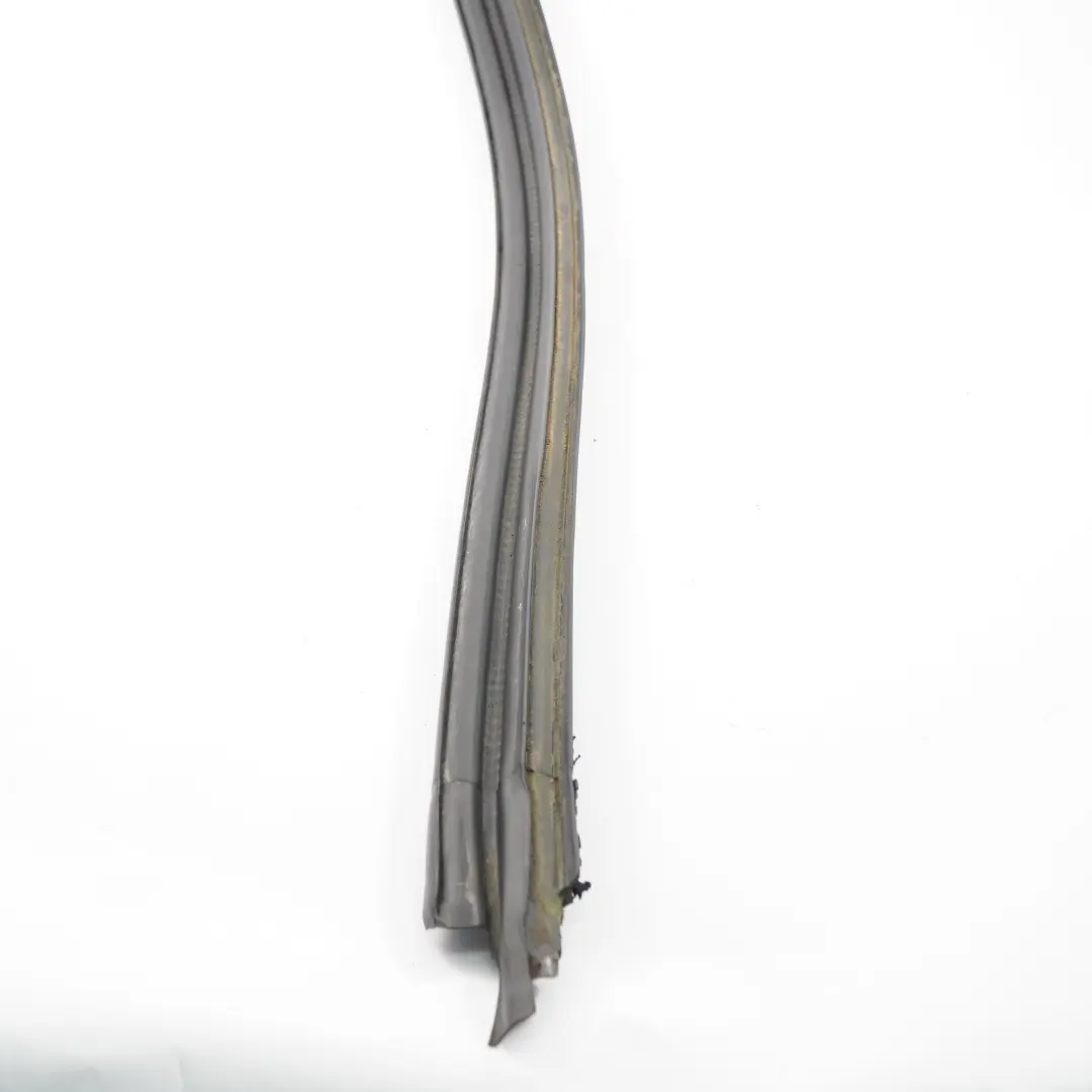 Mercedes Benz R171 Joint de bas de vitre arrière - SKU A1717900398 - Numéro de pièce A1717900398