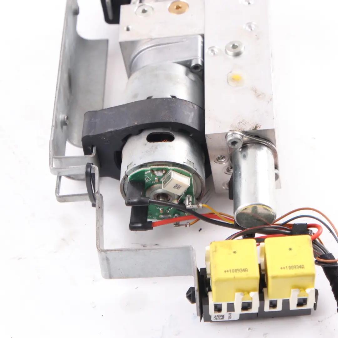 Hydraulic Unit Roof Motor Pump Top A1718000030 to Mercedes SLK R171 Convertible with Part number A1718000148 Mercedes SLK R171 Convertible Hydraulic Unit Roof Motor Pump Top A1718000030 - SKU A1718000148 - Part number A1718000148