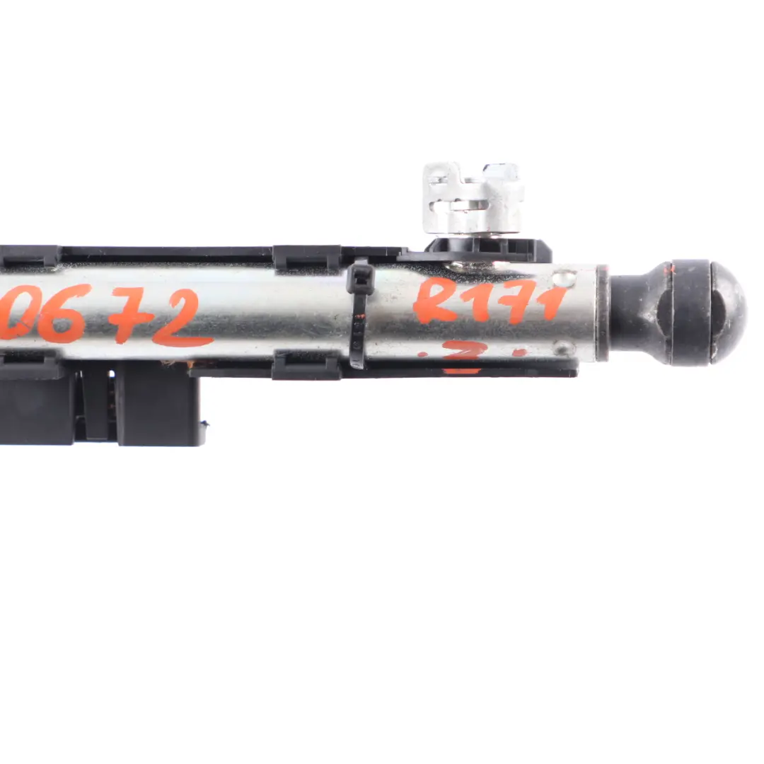 Cylindre hydraulique toit Couvercle coffre droit pour Mercedes SLK R171 à propos du numéro de pièce A1718000672 Mercedes SLK R171 Cylindre hydraulique toit Couvercle coffre droit - SKU A1718000672 - Numéro de pièce A1718000672