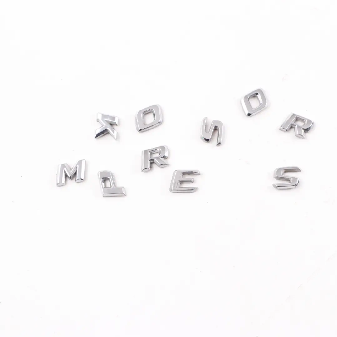 Fender Emblem Schriftzug Frontflügel Panel Logo Kompressor für Mercedes SLK R171 mit Teilenummer A1718170515 Mercedes SLK R171 Fender Emblem Schriftzug Frontflügel Panel Logo Kompressor - SKU A1718170515 - Teilenummer A1718170515