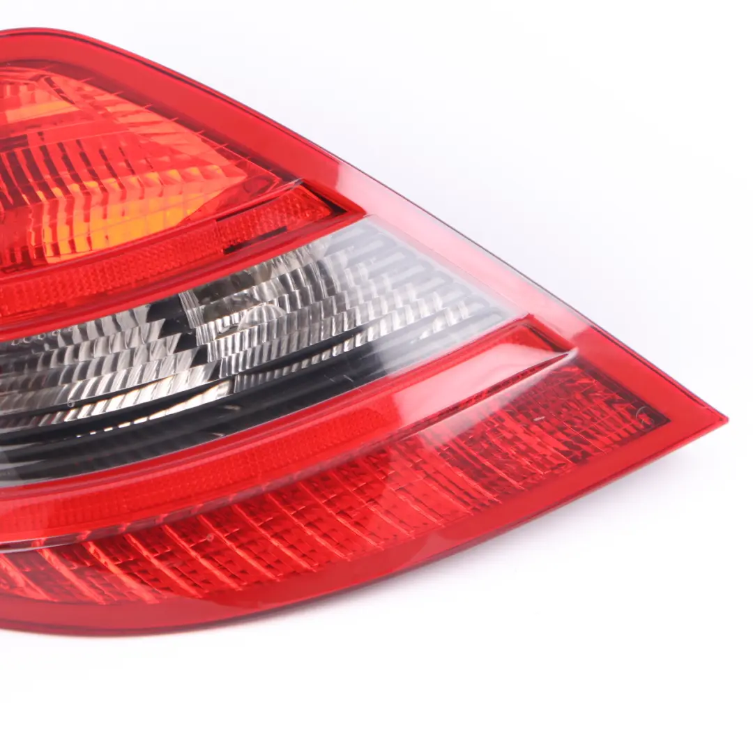 Lewa Lampa Lewy Tył do Mercedes SLK R171 o numerze A1718200564 Mercedes SLK R171 Lewa Lampa Lewy Tył - SKU A1718200564 - Numer Części A1718200564