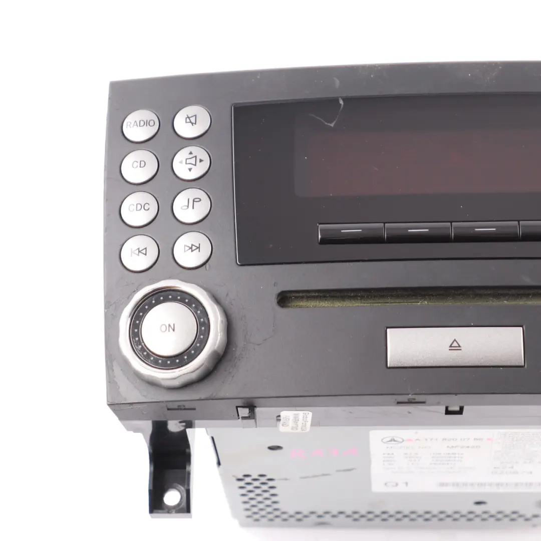 Radio CD Unidad principal para Mercedes SLK R171 con número de pieza A1718200786 Mercedes SLK R171 Radio CD Unidad principal - SKU A1718200786 - Número de pieza A1718200786