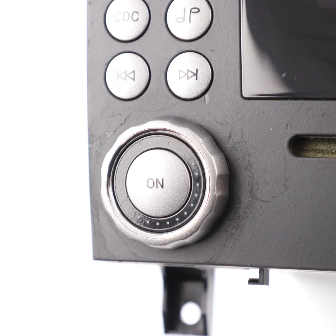 Stereoradio CD-Player Hauptgerät für Mercedes SLK R171 mit Teilenummer A1718200786 Mercedes SLK R171 Stereoradio CD-Player Hauptgerät - SKU A1718200786 - Teilenummer A1718200786