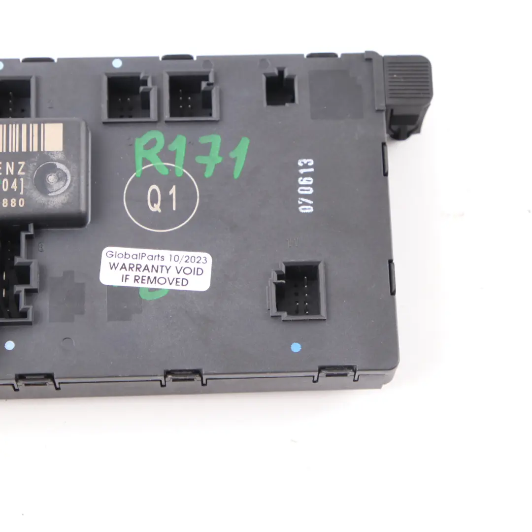 Door Module Front Right Control Unit ECU to Mercedes SLK R171 with Part number A1718205226 Mercedes SLK R171 Door Module Front Right Control Unit ECU - SKU A1718205226 - Part number A1718205226