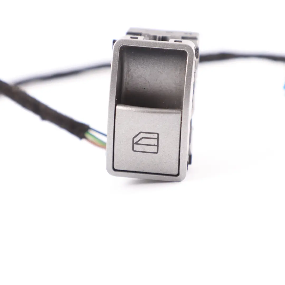 Interruttore alzacristalli Regolatore Pulsante per Mercedes SLK R171 con numero di parte A1718208810 Mercedes SLK R171 Interruttore alzacristalli Regolatore Pulsante - SKU A1718208810 - Numero di parte A1718208810