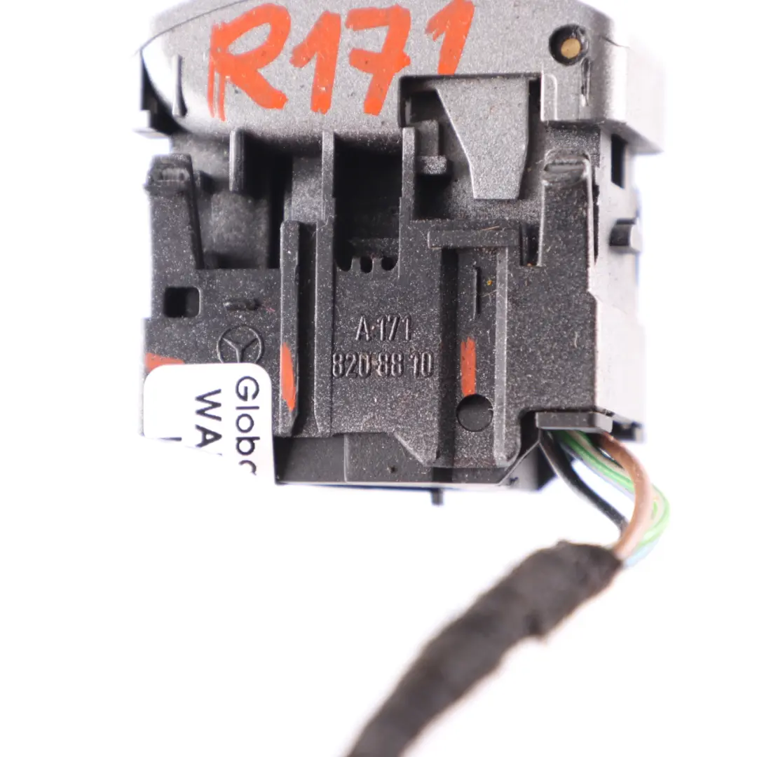 Lève-vitre Interrupteur Régulateur Bouton pour Mercedes SLK R171 à propos du numéro de pièce A1718208810 Mercedes SLK R171 Lève-vitre Interrupteur Régulateur Bouton - SKU A1718208810 - Numéro de pièce A1718208810