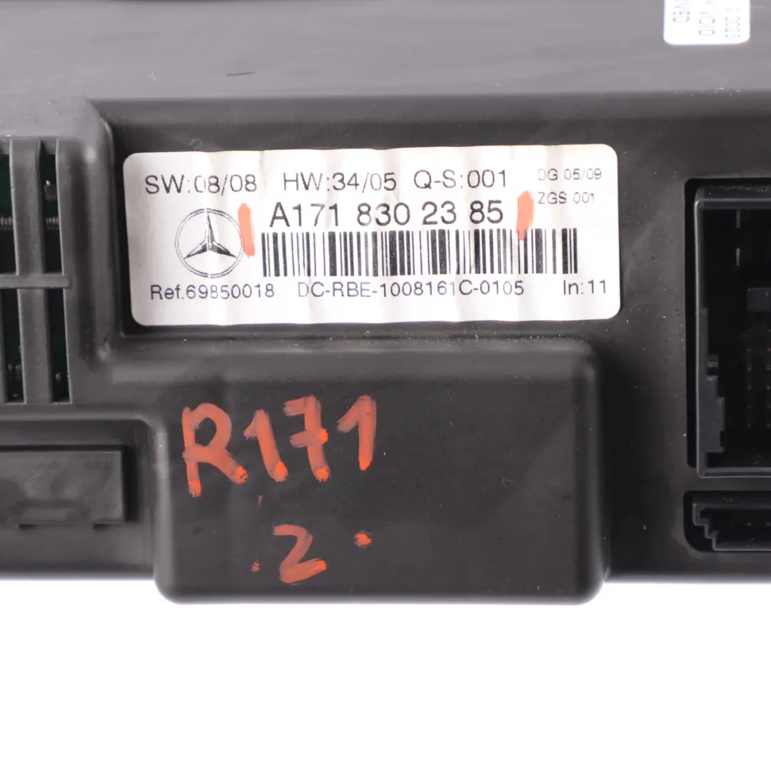 Panel przełączników klimatyzacji do Mercedes SLK R171 o numerze A1718302385 Mercedes SLK R171 Panel przełączników klimatyzacji - SKU A1718302385-2 - Numer Części A1718302385