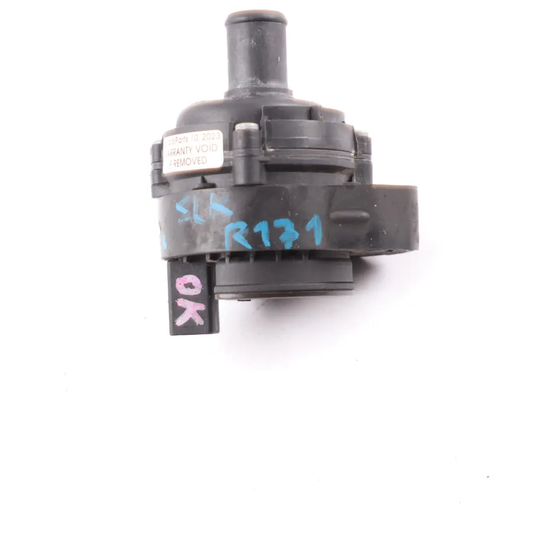 Pompe eau auxiliaire Mercedes SLK R171 W245 circulation liquide pour à propos du numéro de pièce A1718350064 Pompe eau auxiliaire Mercedes SLK R171 W245 circulation liquide - SKU A1718350064 - Numéro de pièce A1718350064