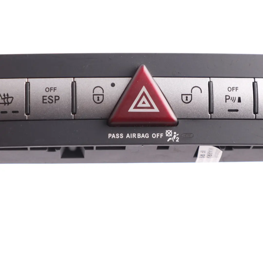 Panel Przełączników Światła Awaryjne ESP do Mercedes R171 o numerze A1718701110 Mercedes R171 Panel Przełączników Światła Awaryjne ESP - SKU A1718701110 - Numer Części A1718701110