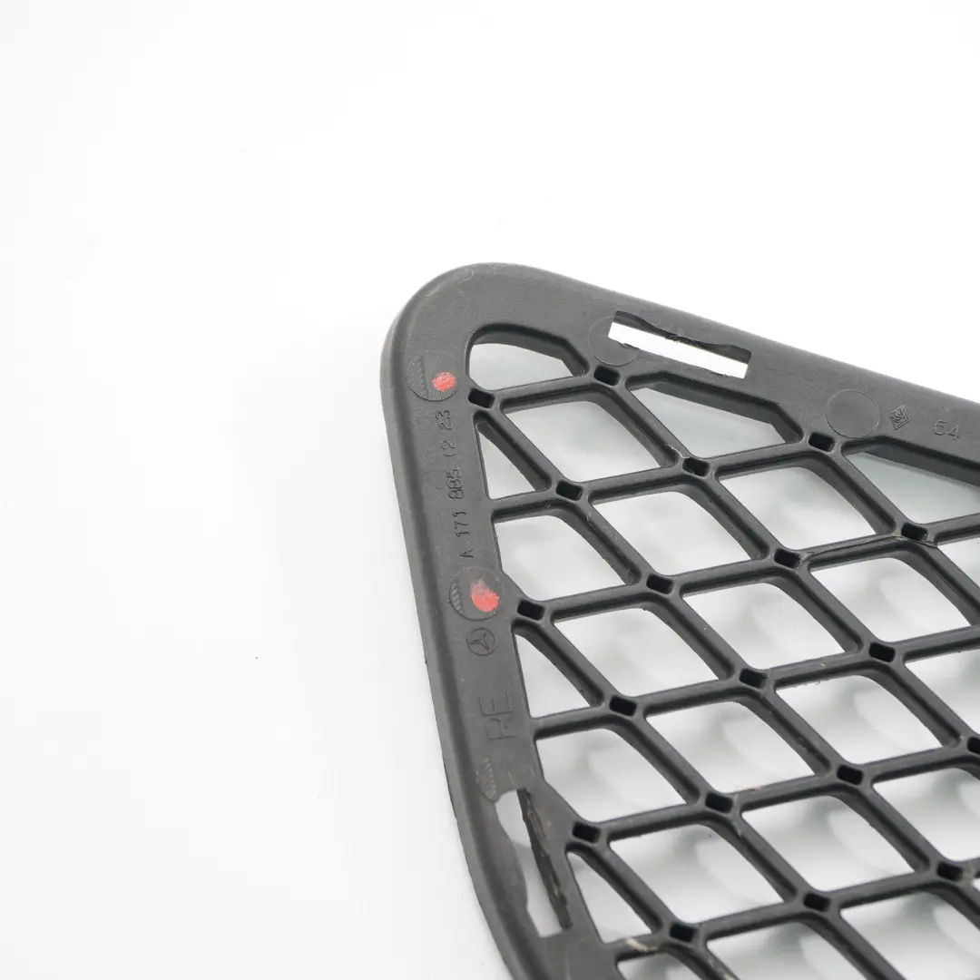 Pare chocs avant Cache feux antibrouillard Grille A1718851223 pour Mercedes SLK R171 à propos du numéro de pièce A1718800624 Mercedes SLK R171 Pare chocs avant Cache feux antibrouillard Grille A1718851223 - SKU A1718800624-1 - Numéro de pièce A1718800624