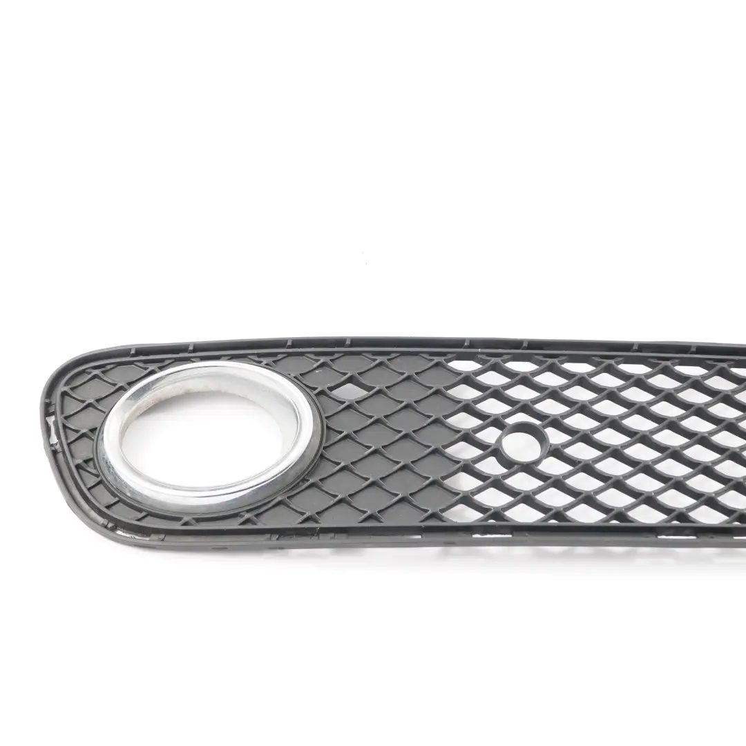 Osłona Kratka Lampy Przeciwmgielnej Prawa A1718851223 do Mercedes SLK R171 o numerze A1718800624 Mercedes SLK R171 Osłona Kratka Lampy Przeciwmgielnej Prawa A1718851223 - SKU A1718800624-1 - Numer Części A1718800624