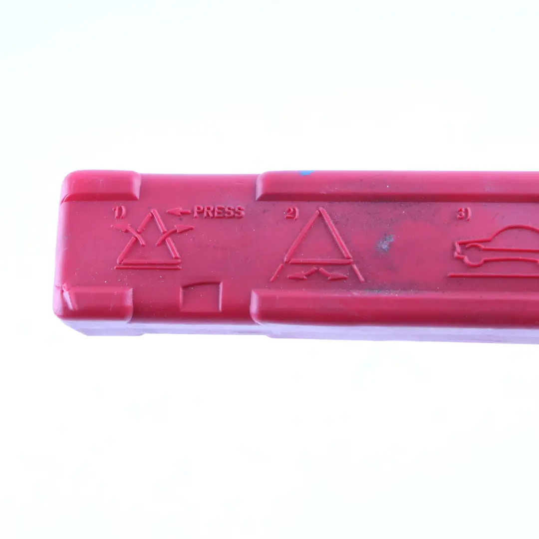 Mercedes W204 W207 W212 W219 W639 Triángulo Advertencia Peligro Seguridad - SKU A1718900097 - Número de pieza A1718900097