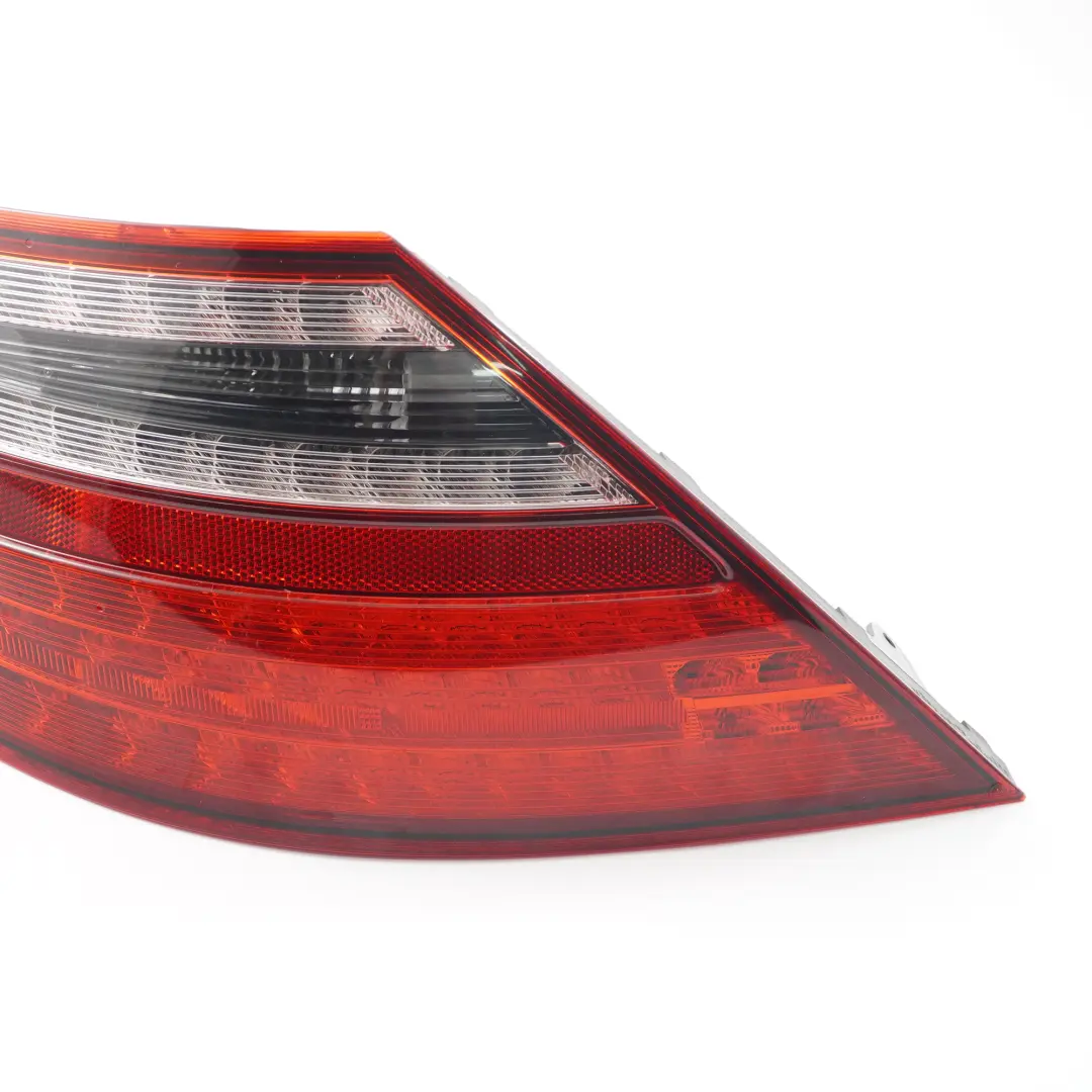 Feu arrière gauche Side Panel pour Mercedes SLK R172 à propos du numéro de pièce A1729063900 Mercedes SLK R172 Feu arrière gauche Side Panel - SKU A1729063900 - Numéro de pièce A1729063900