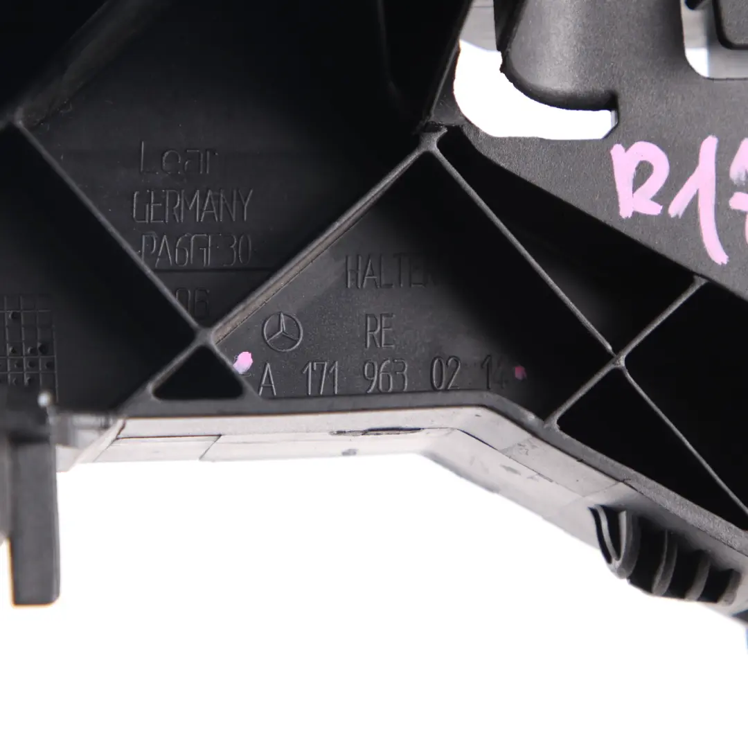 Gepäcktrennwand Hardtop Halterung Rechts für Mercedes SLK R171 mit Teilenummer A1719630214 Mercedes SLK R171 Gepäcktrennwand Hardtop Halterung Rechts - SKU A1719630214 - Teilenummer A1719630214