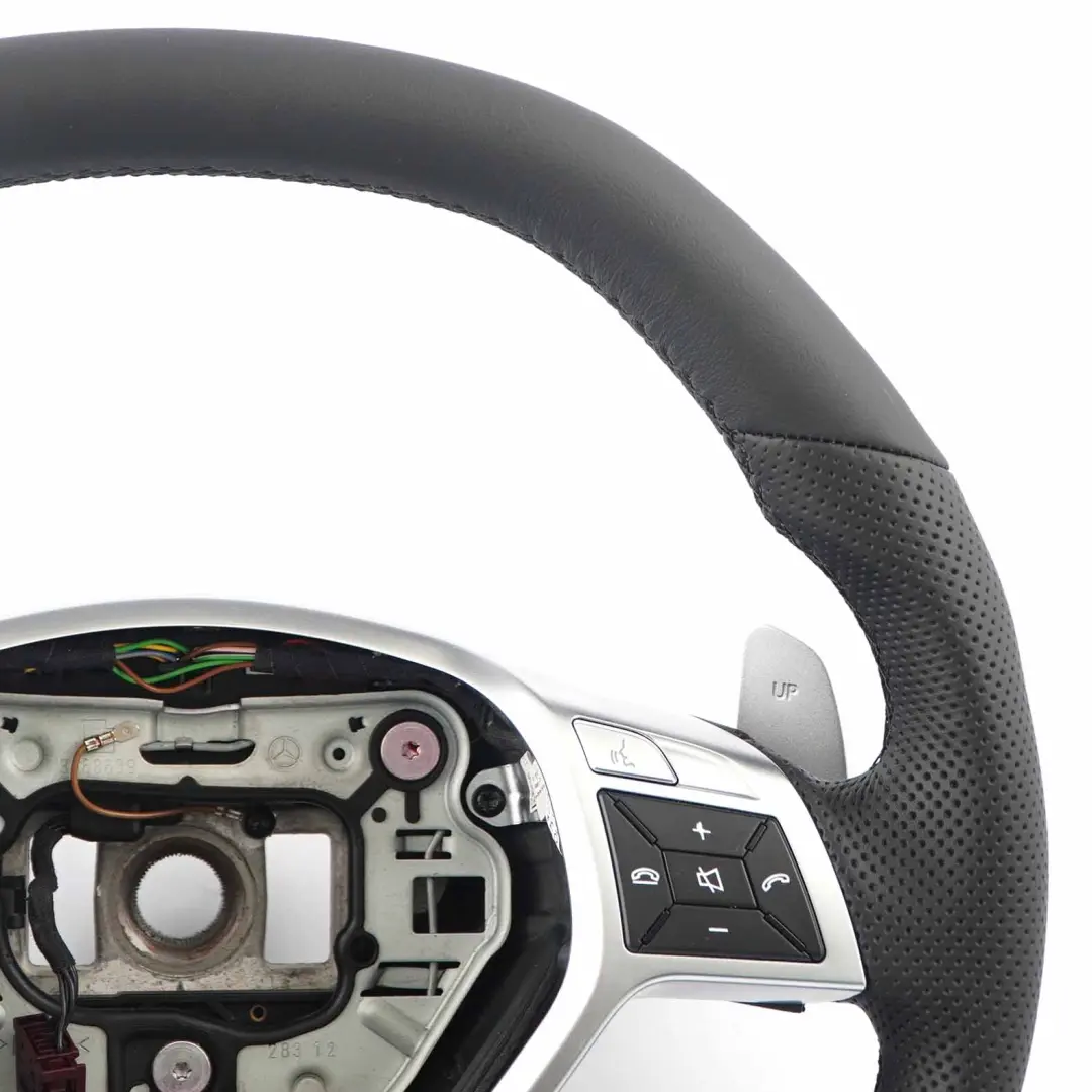 Volante Mercedes W204 C63 AMG W212 E63 NUOVO in pelle nera Sport Paddle Shift - SKU A1724604603-1 - Numero di parte A1724604603
