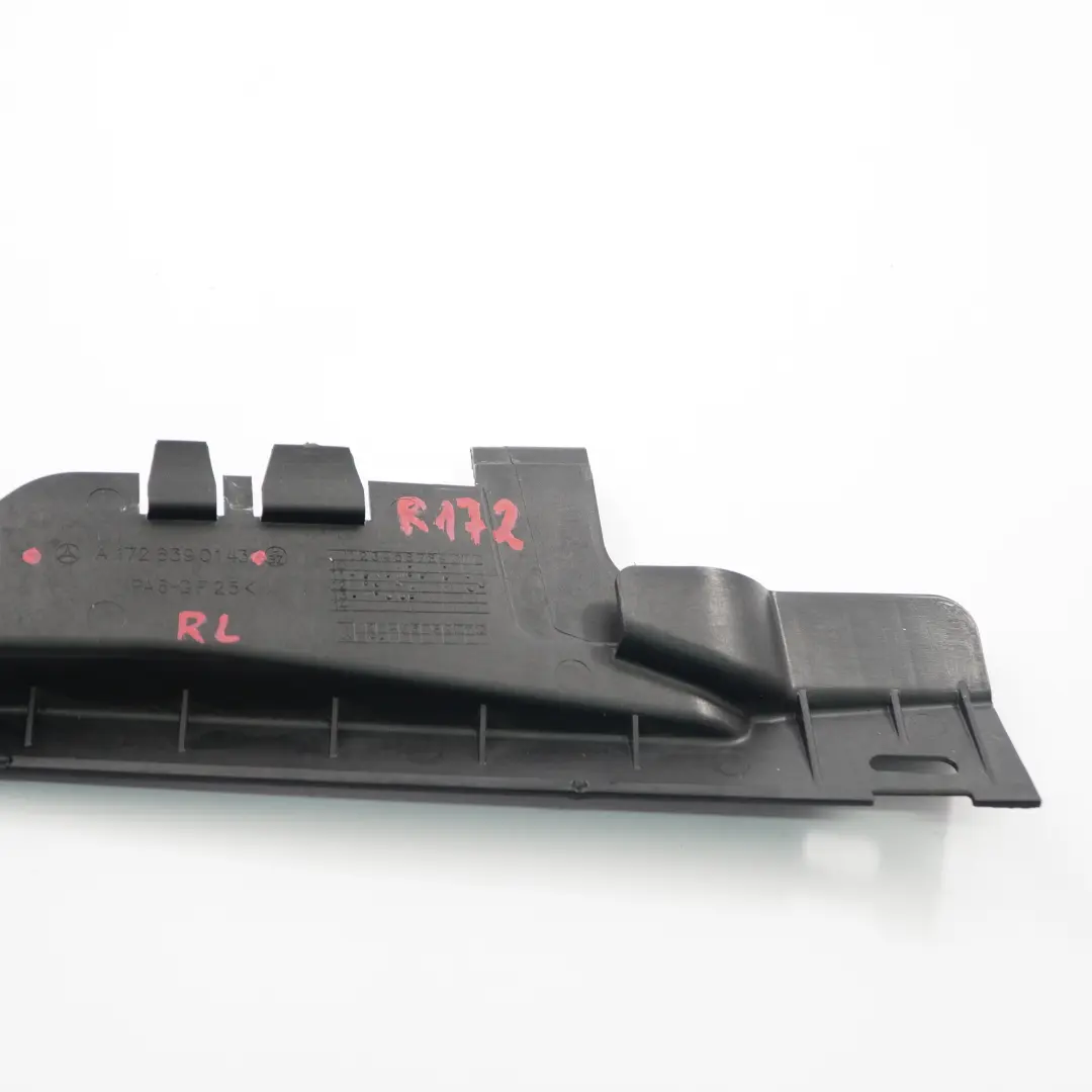 Seitenscheibe Hinten Links Strebenhalter für Mercedes SLK R172 Roadster mit Teilenummer A1726390143 Mercedes SLK R172 Roadster Seitenscheibe Hinten Links Strebenhalter - SKU A1726390143 - Teilenummer A1726390143