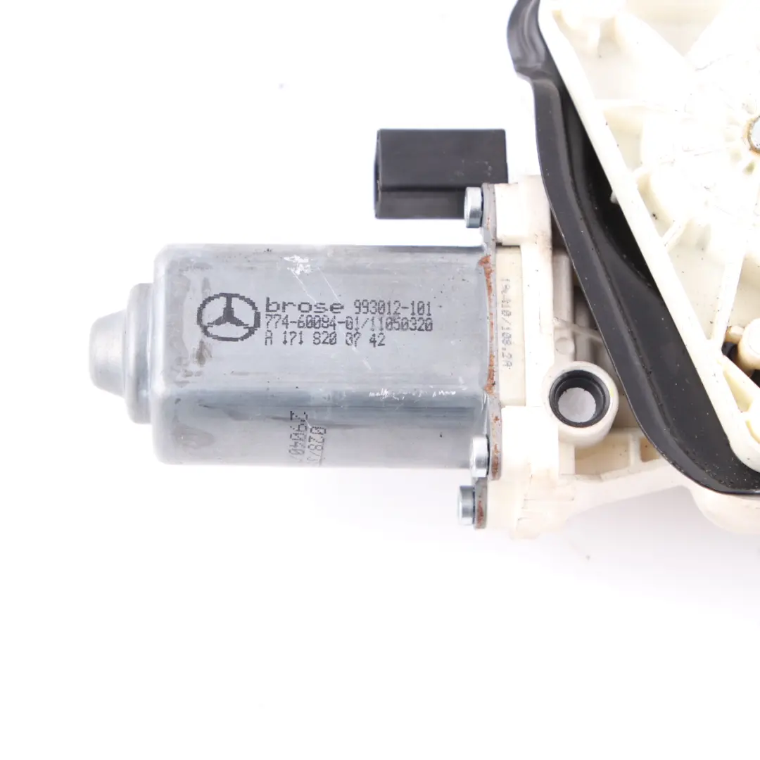 Motore alzacristalli posteriore sinistro A1716700303 per Mercedes SLK R171 con numero di parte A1726700303 Mercedes SLK R171 Motore alzacristalli posteriore sinistro A1716700303 - SKU A1726700303 - Numero di parte A1726700303