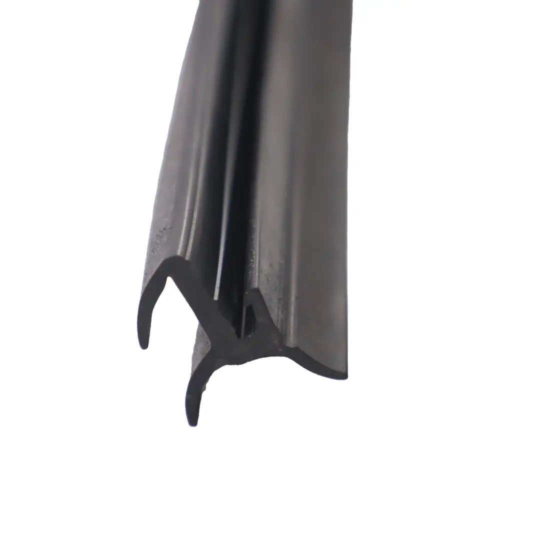 Striscia finestra posteriore destra Modanatura Guarnizione per Mercedes SLK R172 con numero di parte A1726700838 Mercedes SLK R172 Striscia finestra posteriore destra Modanatura Guarnizione - SKU A1726700838 - Numero di parte A1726700838