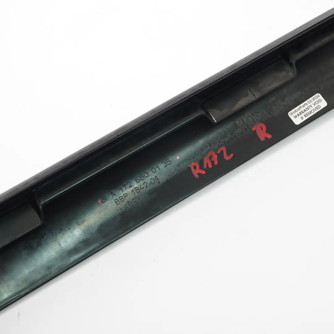 Einstiegs abdeckung vorne links Stufen platte für Mercedes SLK R172 mit Teilenummer A1726800135 Mercedes SLK R172 Einstiegs abdeckung vorne links Stufen platte - SKU A1726800135 - Teilenummer A1726800135