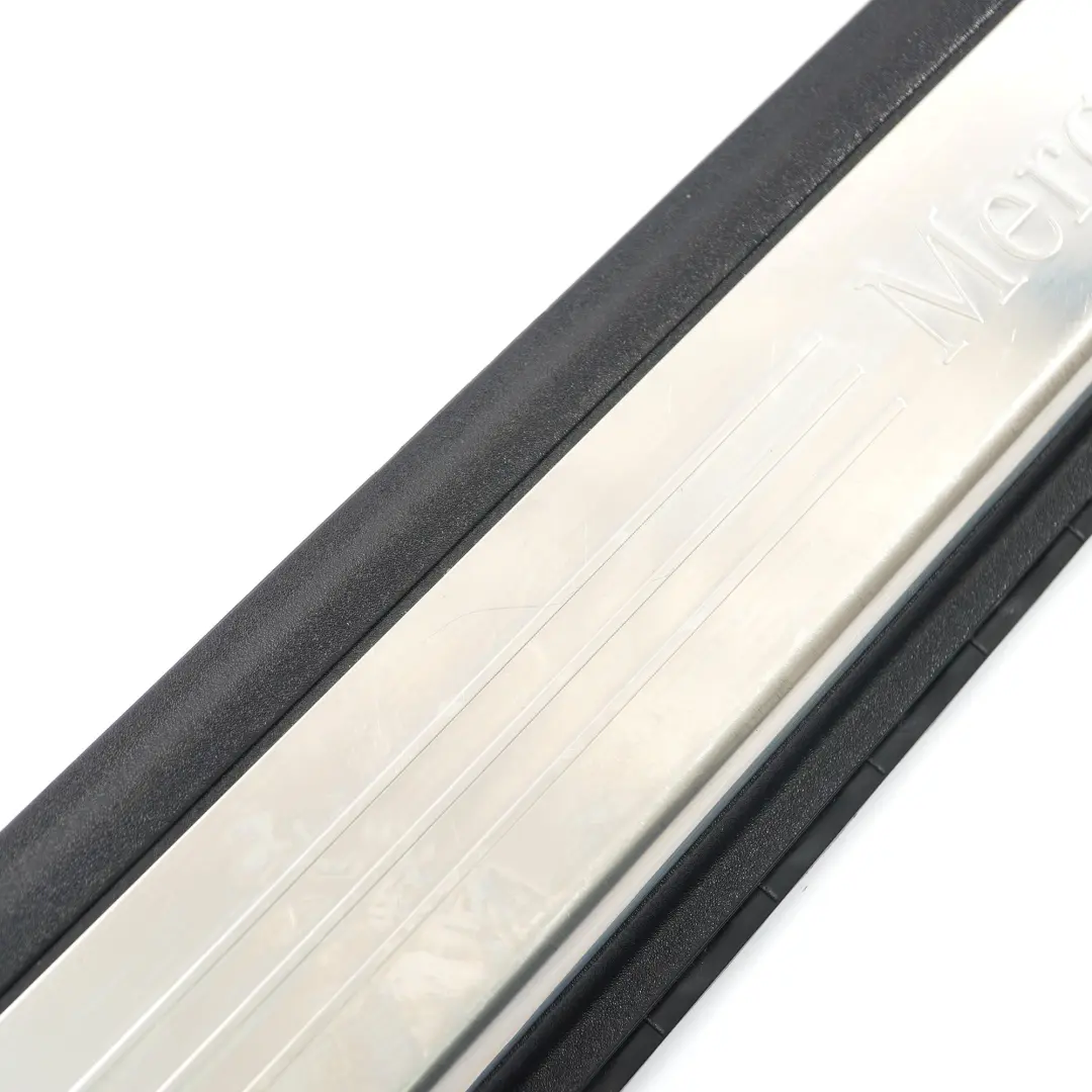 Seuil de Porte Gauche Garniture Entrée Step Cover pour Mercedes SLK R172 à propos du numéro de pièce A1726800535 Mercedes SLK R172 Seuil de Porte Gauche Garniture Entrée Step Cover - SKU A1726800535 - Numéro de pièce A1726800535