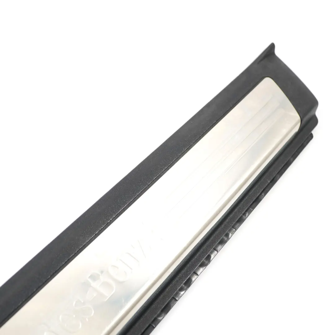 Umbral puerta izquierdo Embellecedor Entrada Tapa para Mercedes SLK R172 con número de pieza A1726800535 Mercedes SLK R172 Umbral puerta izquierdo Embellecedor Entrada Tapa - SKU A1726800535 - Número de pieza A1726800535