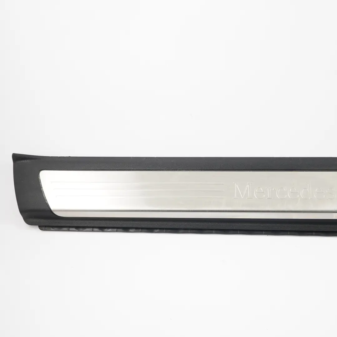Plaque de seuil avant droite pour Mercedes R172 à propos du numéro de pièce A1726800635 Mercedes R172 Plaque de seuil avant droite - SKU A1726800635 - Numéro de pièce A1726800635