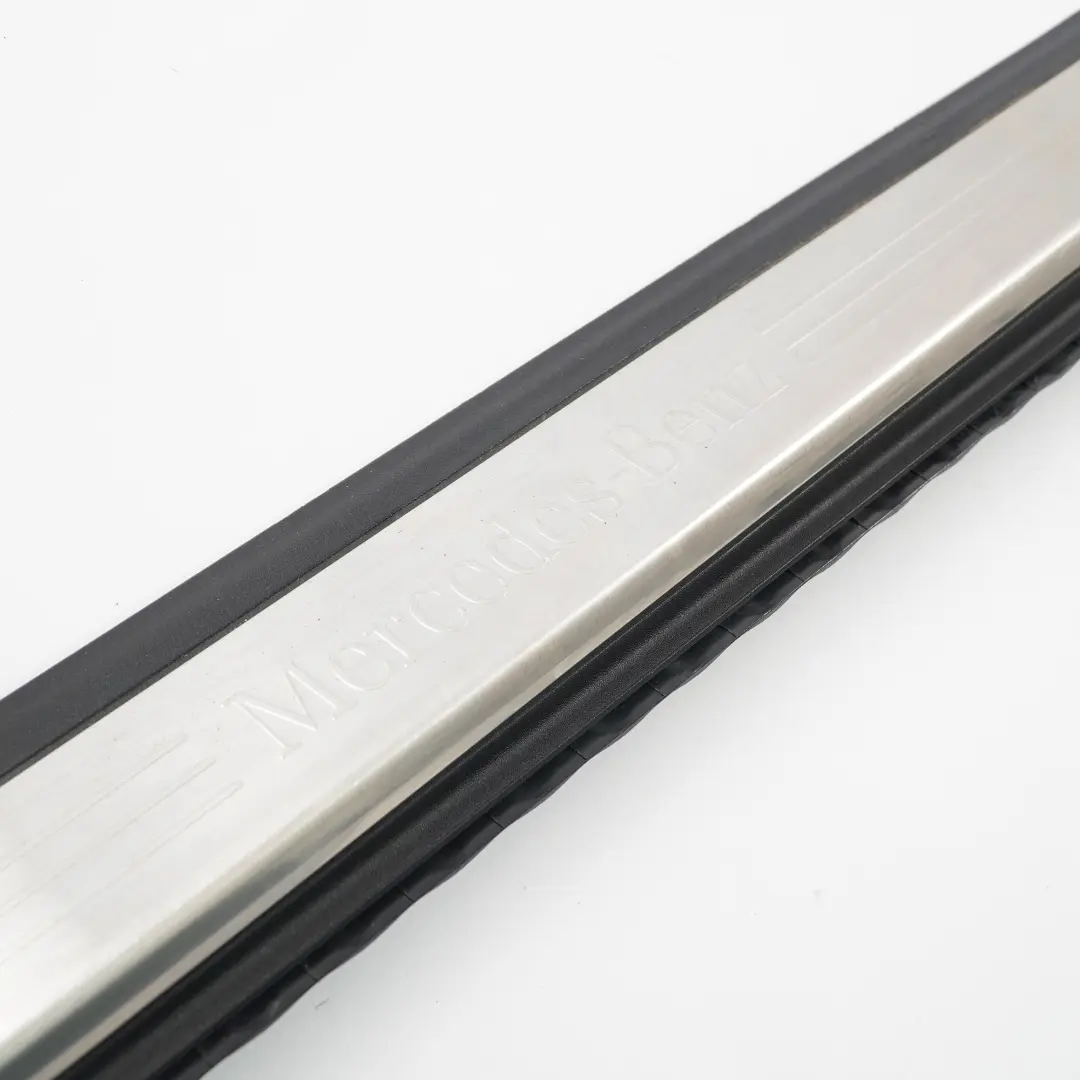 davanzale porta anteriore destra piastra ingresso per Mercedes R172 con numero di parte A1726800635 Mercedes R172 davanzale porta anteriore destra piastra ingresso - SKU A1726800635 - Numero di parte A1726800635