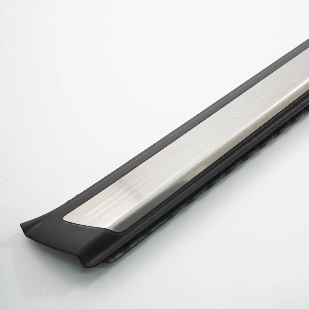 Mercedes R172 umbral puerta delantera derecha Paso Placa Entrada - SKU A1726800635 - Número de pieza A1726800635