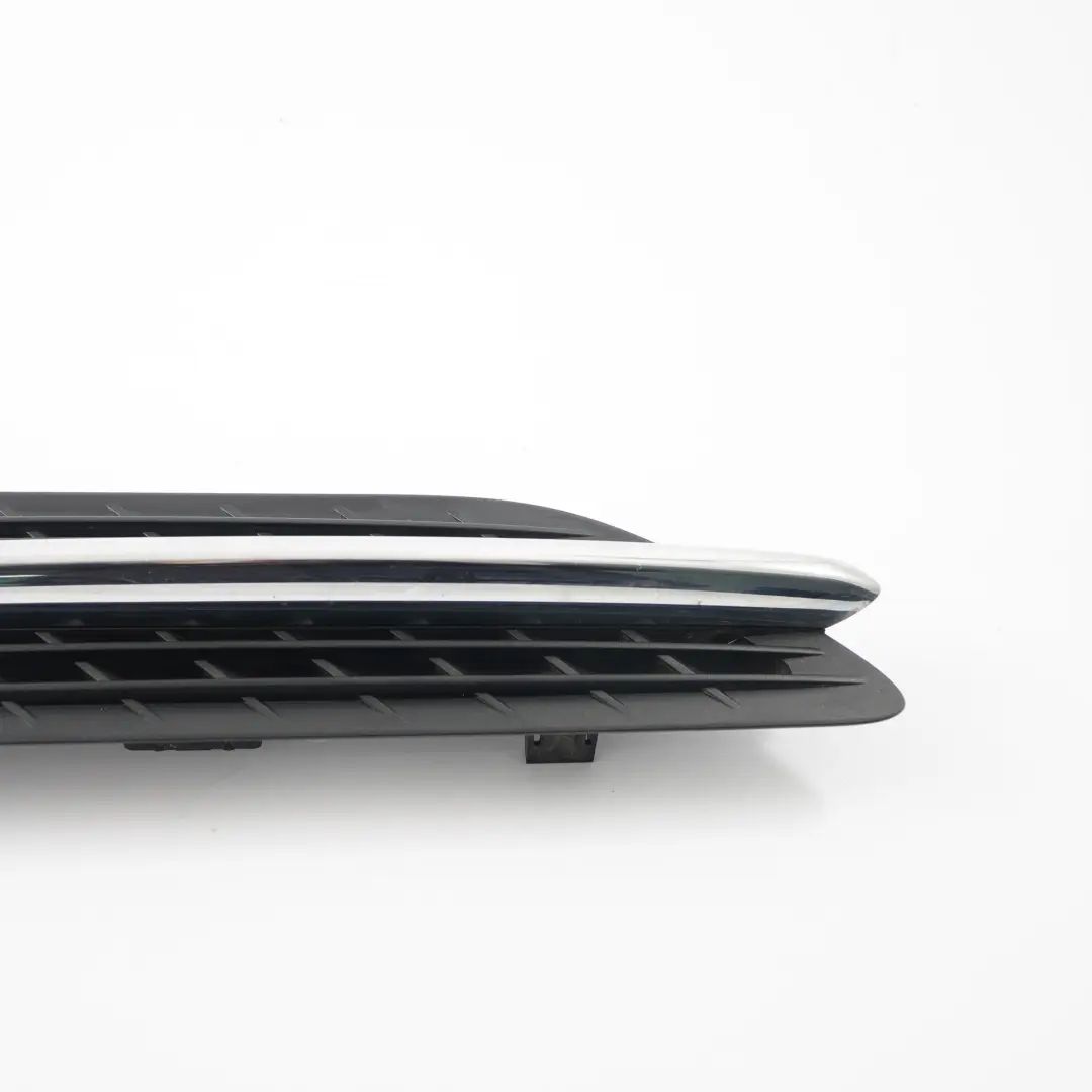 Aile Grille Avant Gauche Garniture de moulure pour Mercedes SLK R172 à propos du numéro de pièce A1726900379 Mercedes SLK R172 Aile Grille Avant Gauche Garniture de moulure - SKU A1726900379 - Numéro de pièce A1726900379