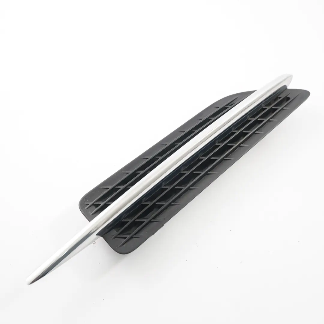 Aile Grille Avant Gauche Garniture de moulure pour Mercedes SLK R172 à propos du numéro de pièce A1726900379 Mercedes SLK R172 Aile Grille Avant Gauche Garniture de moulure - SKU A1726900379 - Numéro de pièce A1726900379