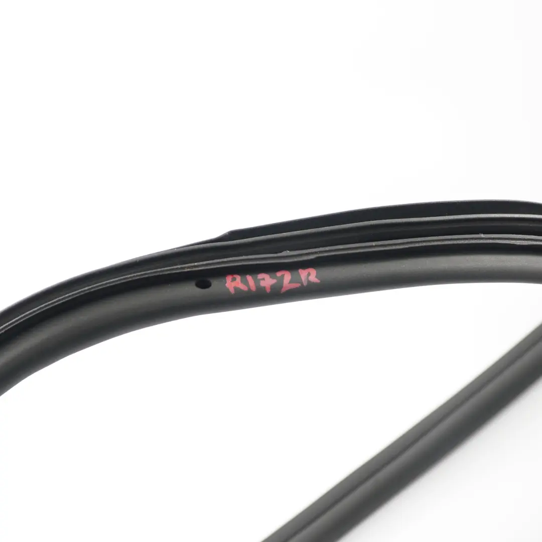 Joint protection bords cadre avant Gauche Droite pour Mercedes SLK R172 à propos du numéro de pièce A1726970051 Mercedes SLK R172 Joint protection bords cadre avant Gauche Droite - SKU A1726970051 - Numéro de pièce A1726970051