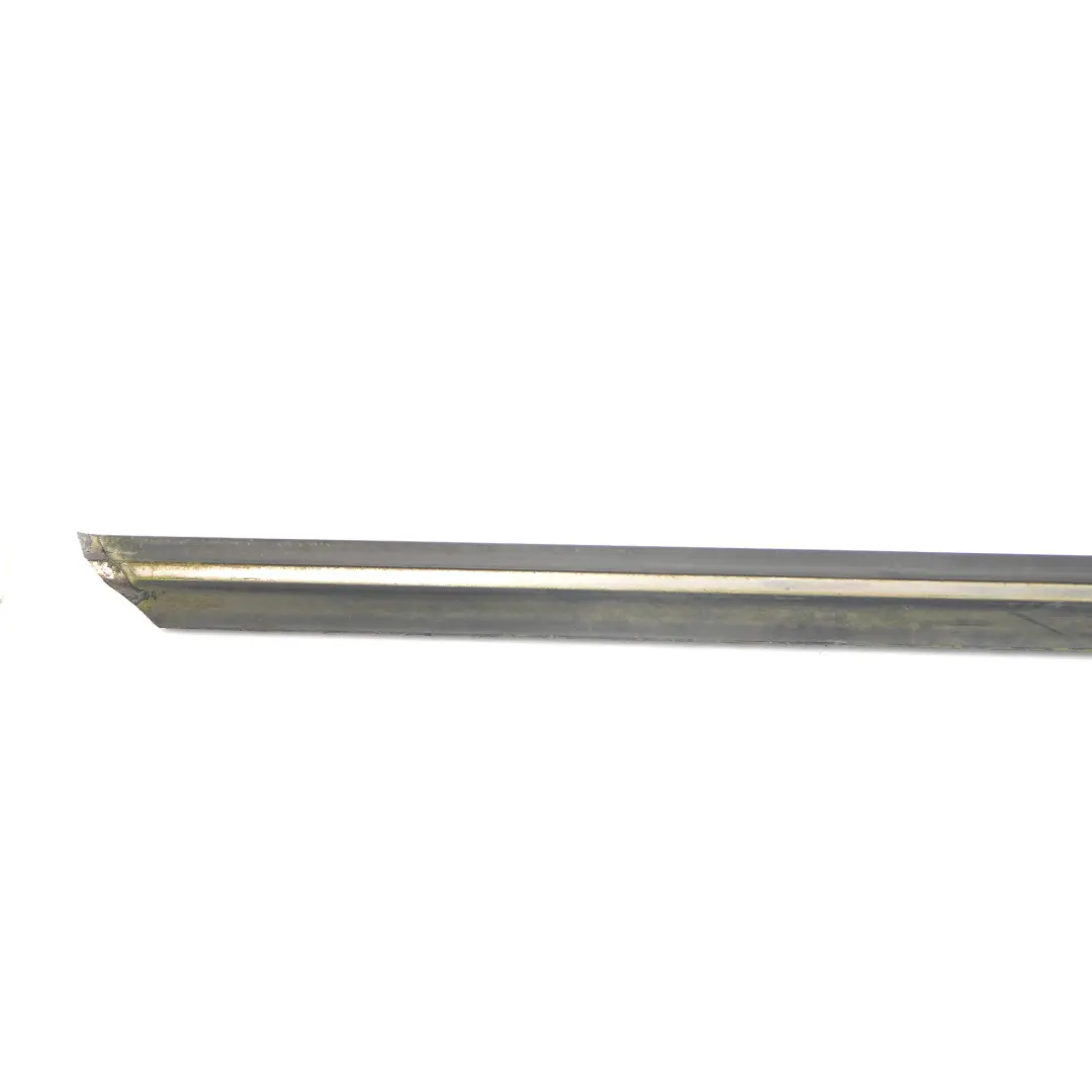 Guarnizione guida finestra destra Striscia tenuta A1727200124 per Mercedes SLK R172 con numero di parte A1727200224 Mercedes SLK R172 Guarnizione guida finestra destra Striscia tenuta A1727200124 - SKU A1727200224 - Numero di parte A1727200224