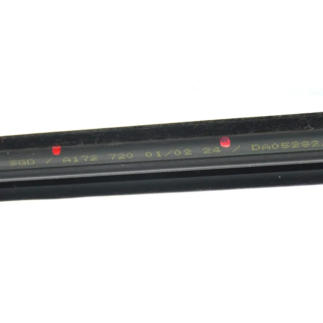 Guarnizione guida finestra destra Striscia tenuta A1727200124 per Mercedes SLK R172 con numero di parte A1727200224 Mercedes SLK R172 Guarnizione guida finestra destra Striscia tenuta A1727200124 - SKU A1727200224 - Numero di parte A1727200224