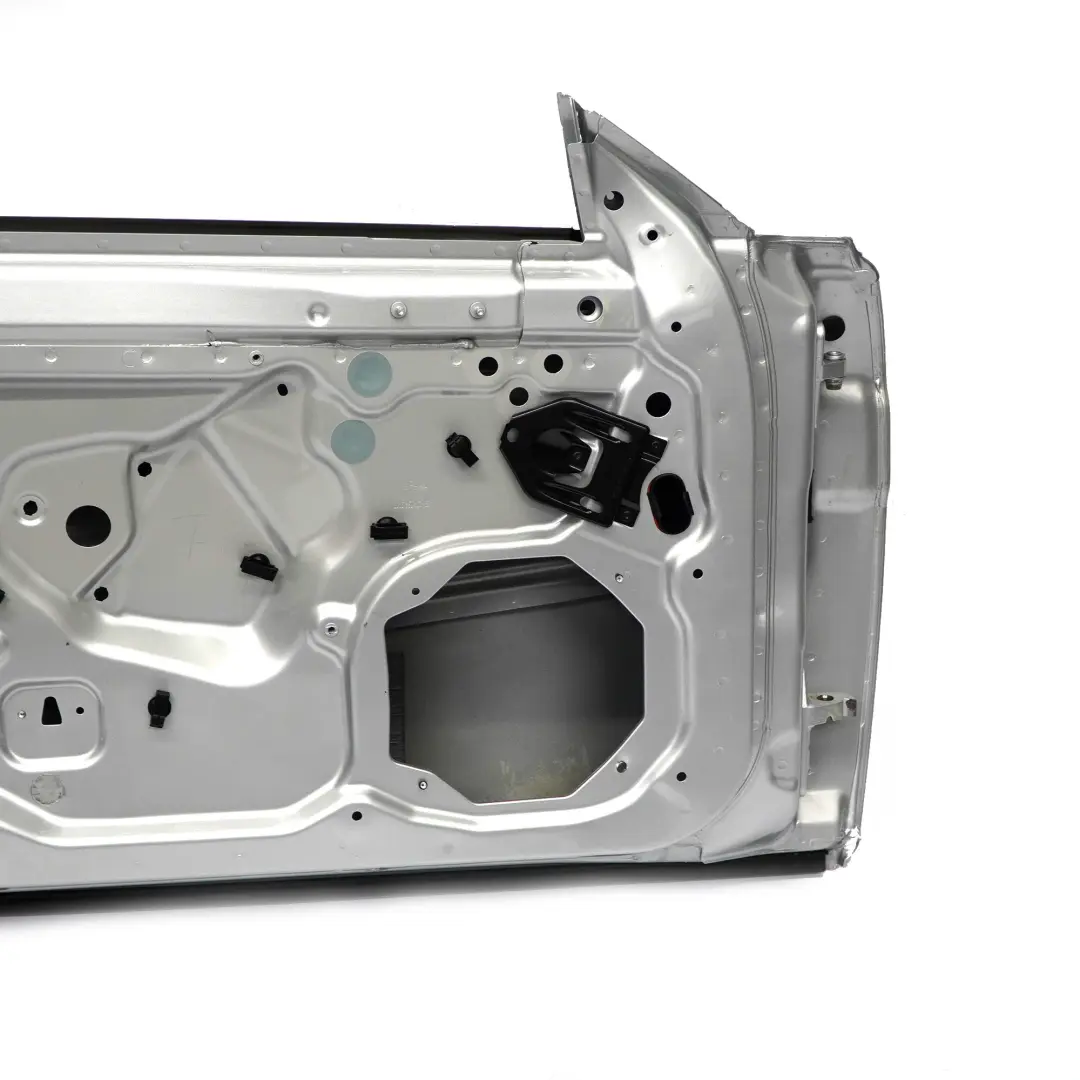 Porta anteriore sinistra Iridium Silver Metallic - 775 per Mercedes SLK R172 con numero di parte A1727200305 Mercedes SLK R172 Porta anteriore sinistra Iridium Silver Metallic - 775 - SKU A1727200305-IRS - Numero di parte A1727200305