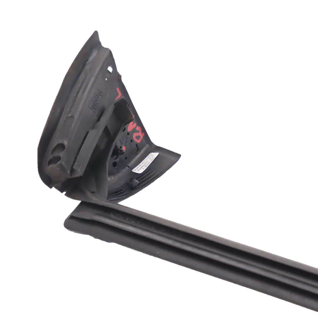 Striscia finestra anteriore sinistra Modanatura Guarnizione per Mercedes SLK R172 con numero di parte A1727200724 Mercedes SLK R172 Striscia finestra anteriore sinistra Modanatura Guarnizione - SKU A1727200724 - Numero di parte A1727200724