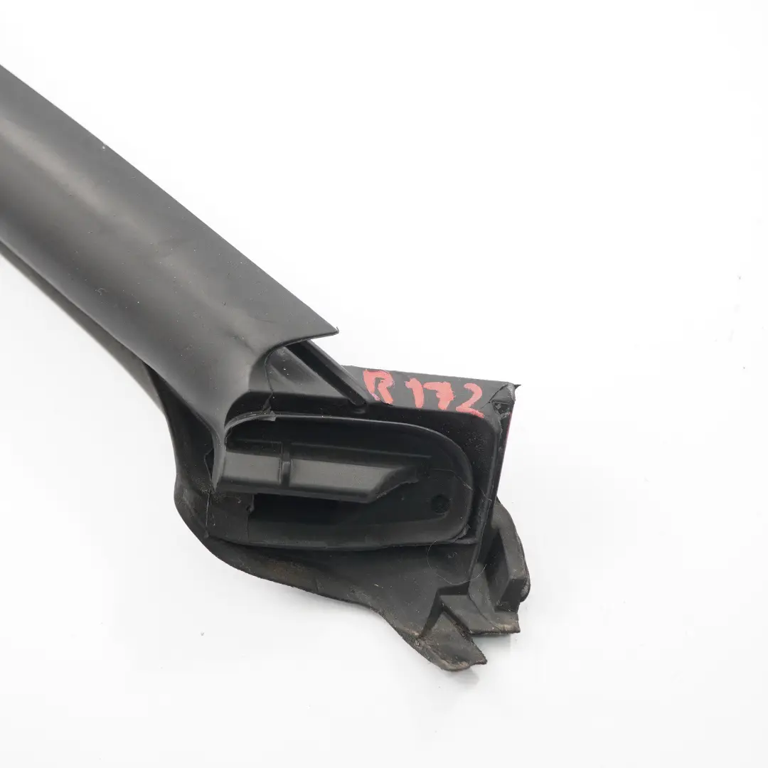 Joint de toit rigide arrière droit d'étanchéité pour Mercedes SLK R172 à propos du numéro de pièce A1727900298 Mercedes SLK R172 Joint de toit rigide arrière droit d'étanchéité - SKU A1727900298 - Numéro de pièce A1727900298