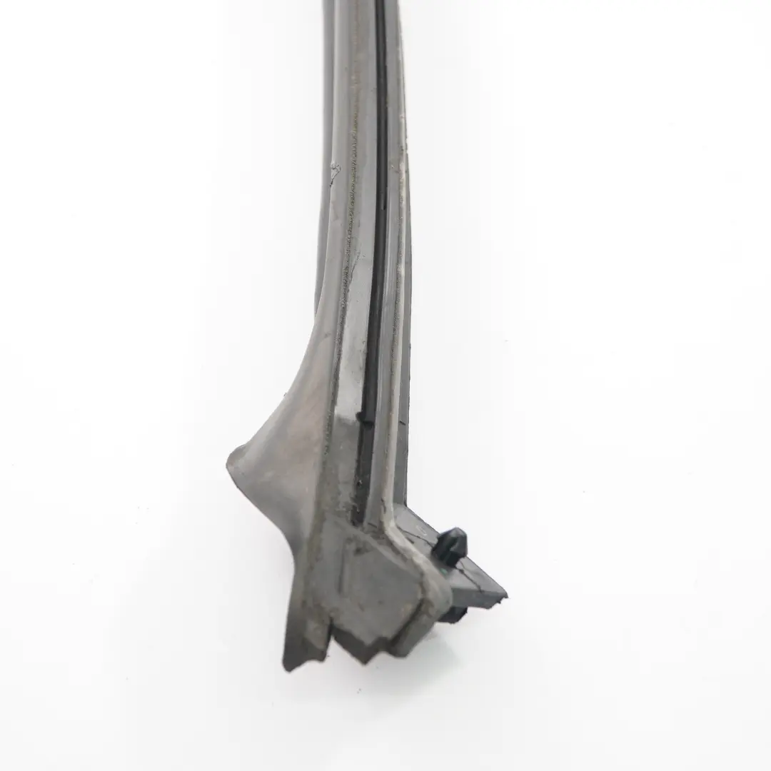 Guarnizione teto rigido posteriore sinistro tenuta per Mercedes SLK R172 con numero di parte A1727900398 Mercedes SLK R172 Guarnizione teto rigido posteriore sinistro tenuta - SKU A1727900398 - Numero di parte A1727900398