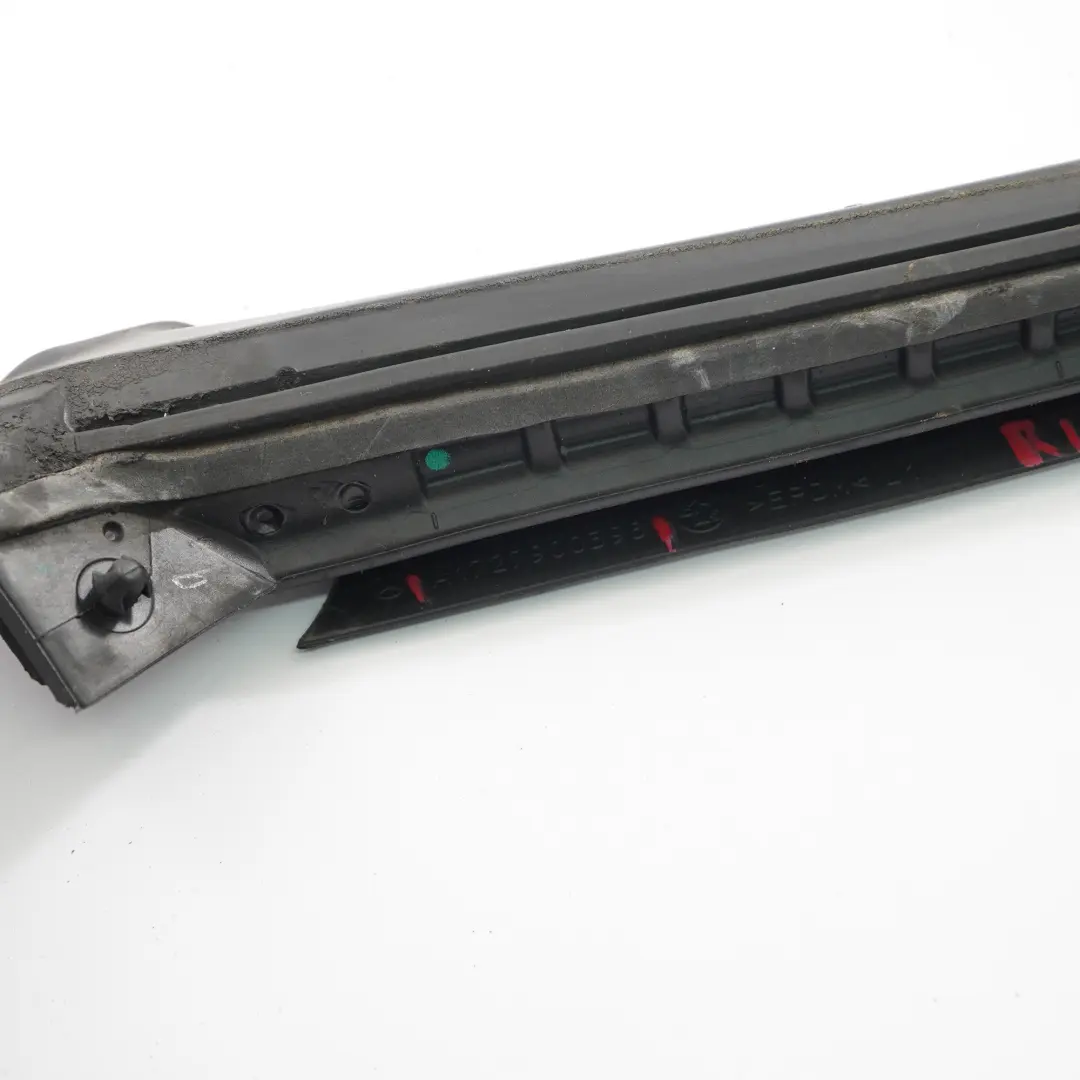 Guarnizione teto rigido posteriore sinistro tenuta per Mercedes SLK R172 con numero di parte A1727900398 Mercedes SLK R172 Guarnizione teto rigido posteriore sinistro tenuta - SKU A1727900398 - Numero di parte A1727900398