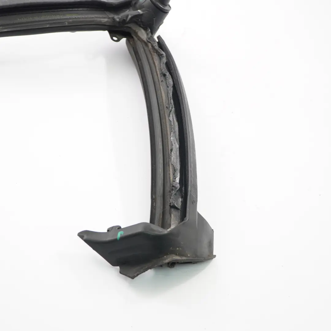 Tetto rigido retrattile Guarnizione destra per Mercedes SLK R172 con numero di parte A1727900498 Mercedes SLK R172 Tetto rigido retrattile Guarnizione destra - SKU A1727900498 - Numero di parte A1727900498