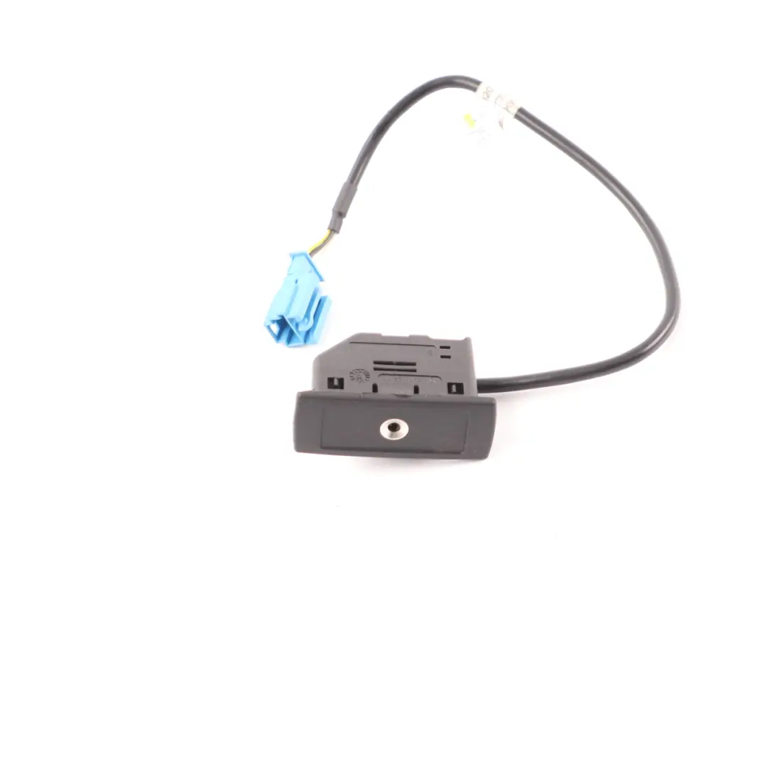 Mittelkonsole Aux Port Buchse Stecker Terminal für Mercedes W204 C207 mit Teilenummer A1728200815 Mercedes W204 C207 Mittelkonsole Aux Port Buchse Stecker Terminal - SKU A1728200815 - Teilenummer A1728200815