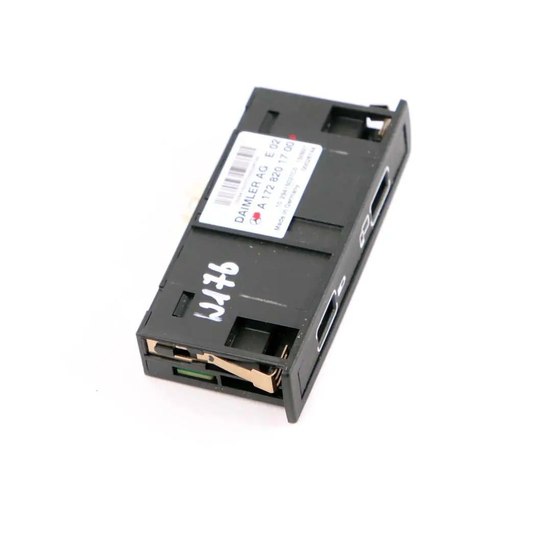 Interfaccia USB Connettore adattatore per Mercedes W176 W246 con numero di parte A1728201700 Mercedes W176 W246 Interfaccia USB Connettore adattatore - SKU A1728201700 - Numero di parte A1728201700