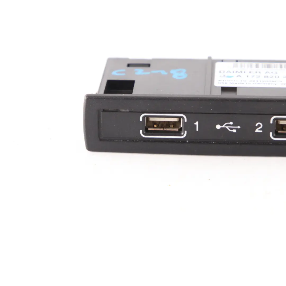 W207 W212 W246 Gniazdo Port USB do Mercedes W176 o numerze A1728202826 Mercedes W176 W207 W212 W246 Gniazdo Port USB - SKU A1728202826 - Numer Części A1728202826