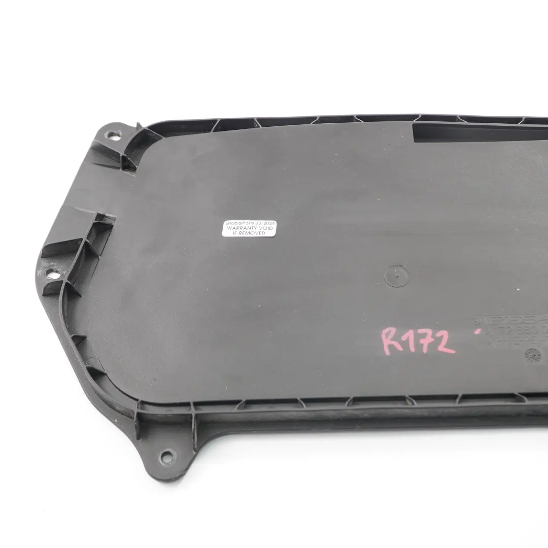 Supporto per griglia destro del cofano per Mercedes SLK R172 con numero di parte A1728800205 Mercedes SLK R172 Supporto per griglia destro del cofano - SKU A1728800205 - Numero di parte A1728800205