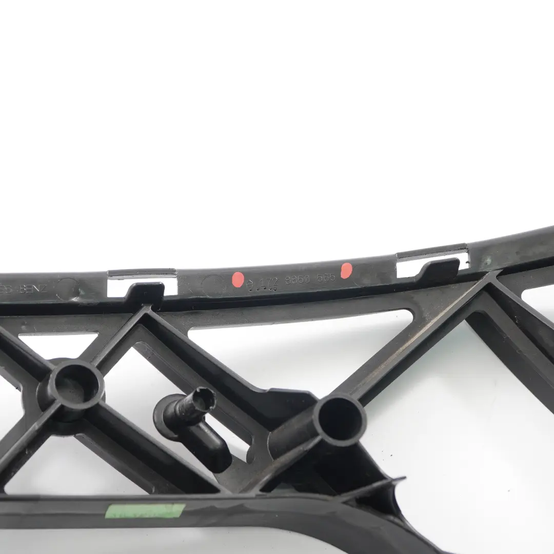 pare-chocs arrière guide latéral gauche support pour Mercedes SLK R172 à propos du numéro de pièce A1728850565 Mercedes SLK R172 pare-chocs arrière guide latéral gauche support - SKU A1728850565 - Numéro de pièce A1728850565