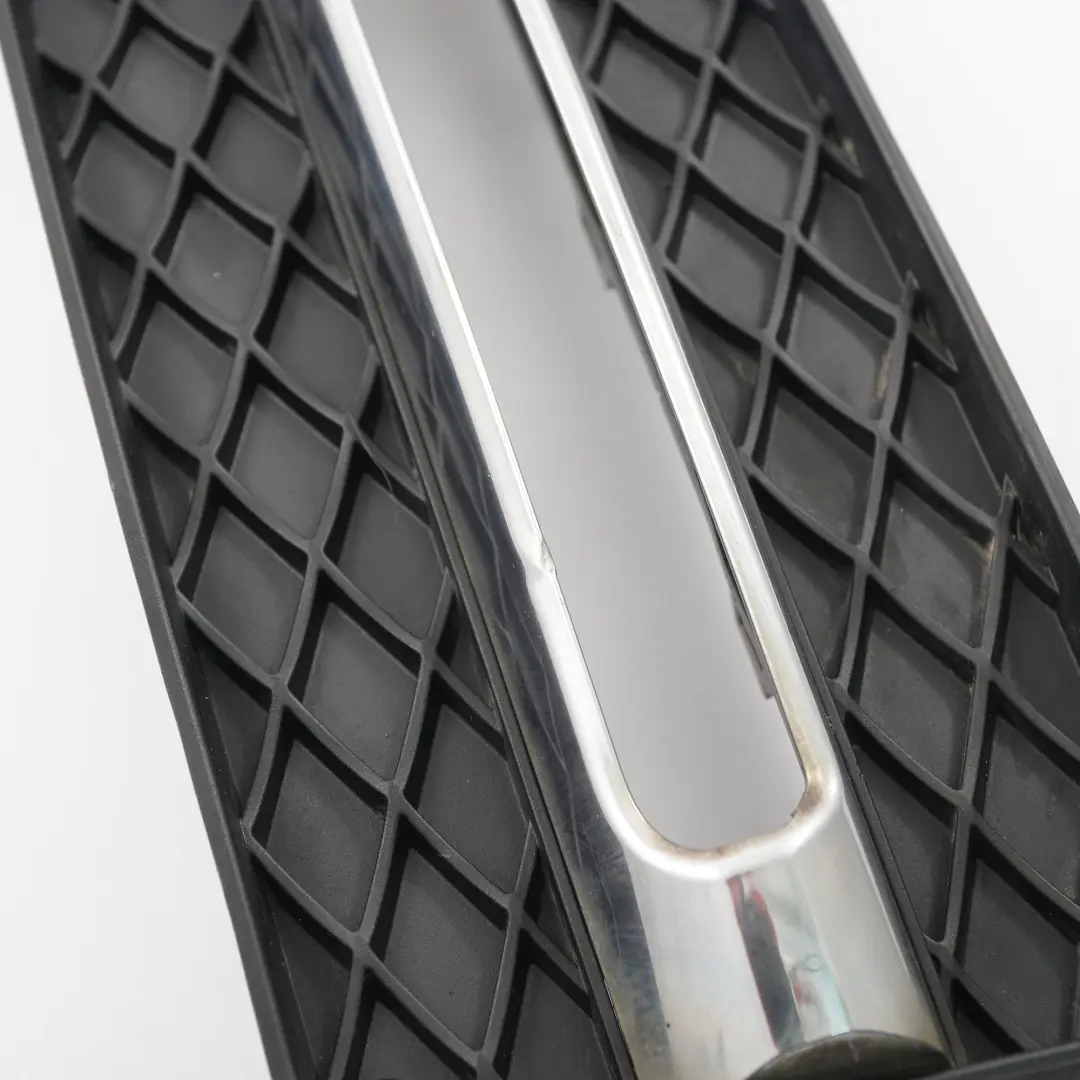 Paraurti anteriore Grid Frame DRL destra Copertina per Mercedes R172 con numero di parte A1728851723 Mercedes R172 Paraurti anteriore Grid Frame DRL destra Copertina - SKU A1728851723 - Numero di parte A1728851723