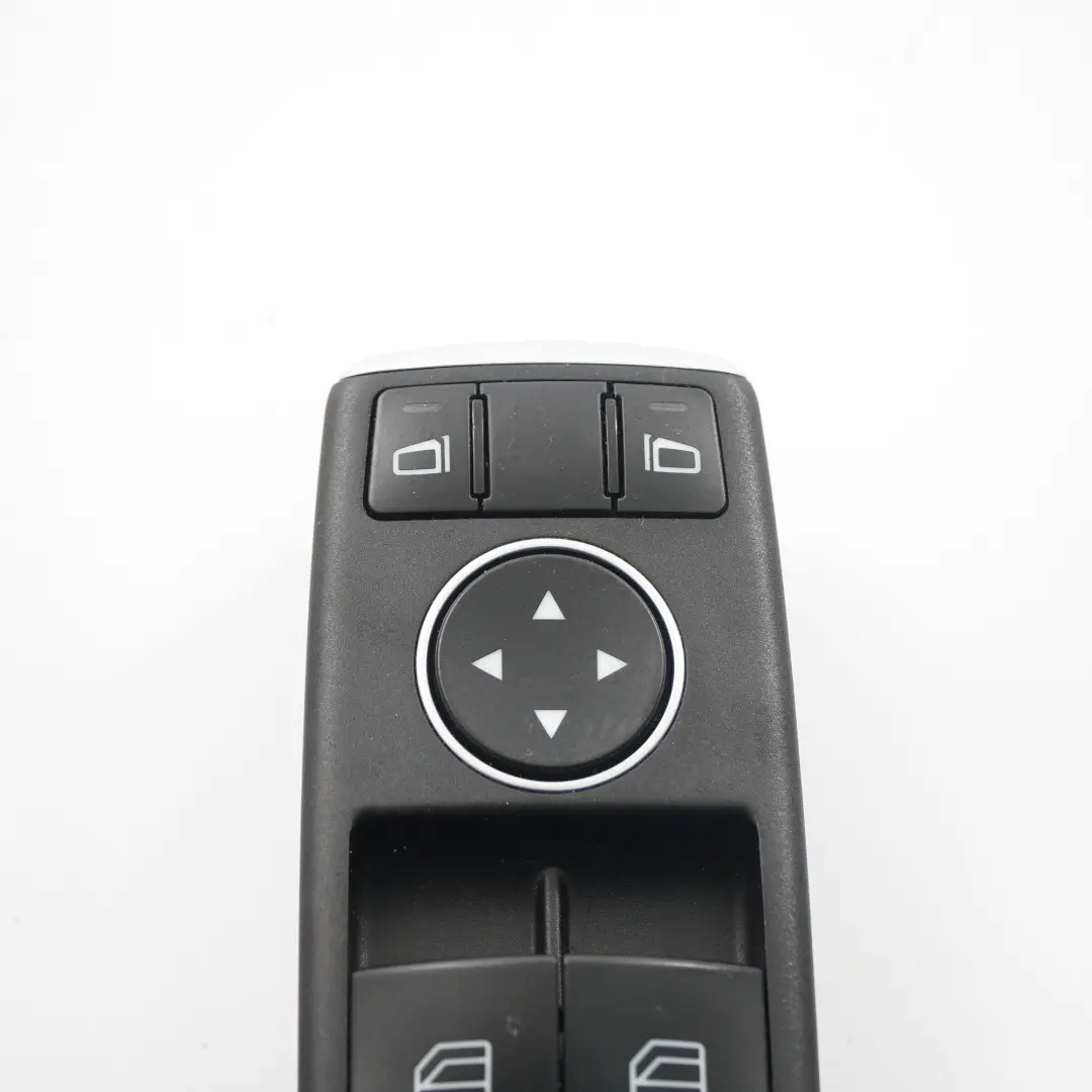 Interruptor elevalunas Panel Delantero Conductor para Mercedes SLK R172 con número de pieza A1729057000 Mercedes SLK R172 Interruptor elevalunas Panel Delantero Conductor - SKU A1729057000 - Número de pieza A1729057000