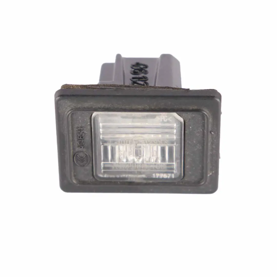 Lampka Oświetlenie Tablicy Rejestracyjnej do Mercedes W176 o numerze A1729061100 Mercedes W176 Lampka Oświetlenie Tablicy Rejestracyjnej - SKU A1729061100 - Numer Części A1729061100