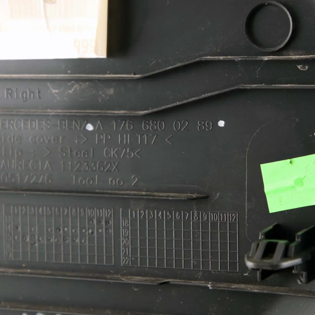 Salpicadero Tapa Panel Delantero Derecho Lava Negro para Mercedes W176 con número de pieza A1766800289 Mercedes W176 Salpicadero Tapa Panel Delantero Derecho Lava Negro - SKU A1766800289 - Número de pieza A1766800289