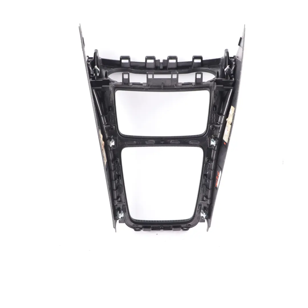 Panel Consola Central Negro para Mercedes C117 W176 Marco con número de pieza A1766800471 Mercedes C117 W176 Marco Panel Consola Central Negro - SKU A1766800471 - Número de pieza A1766800471