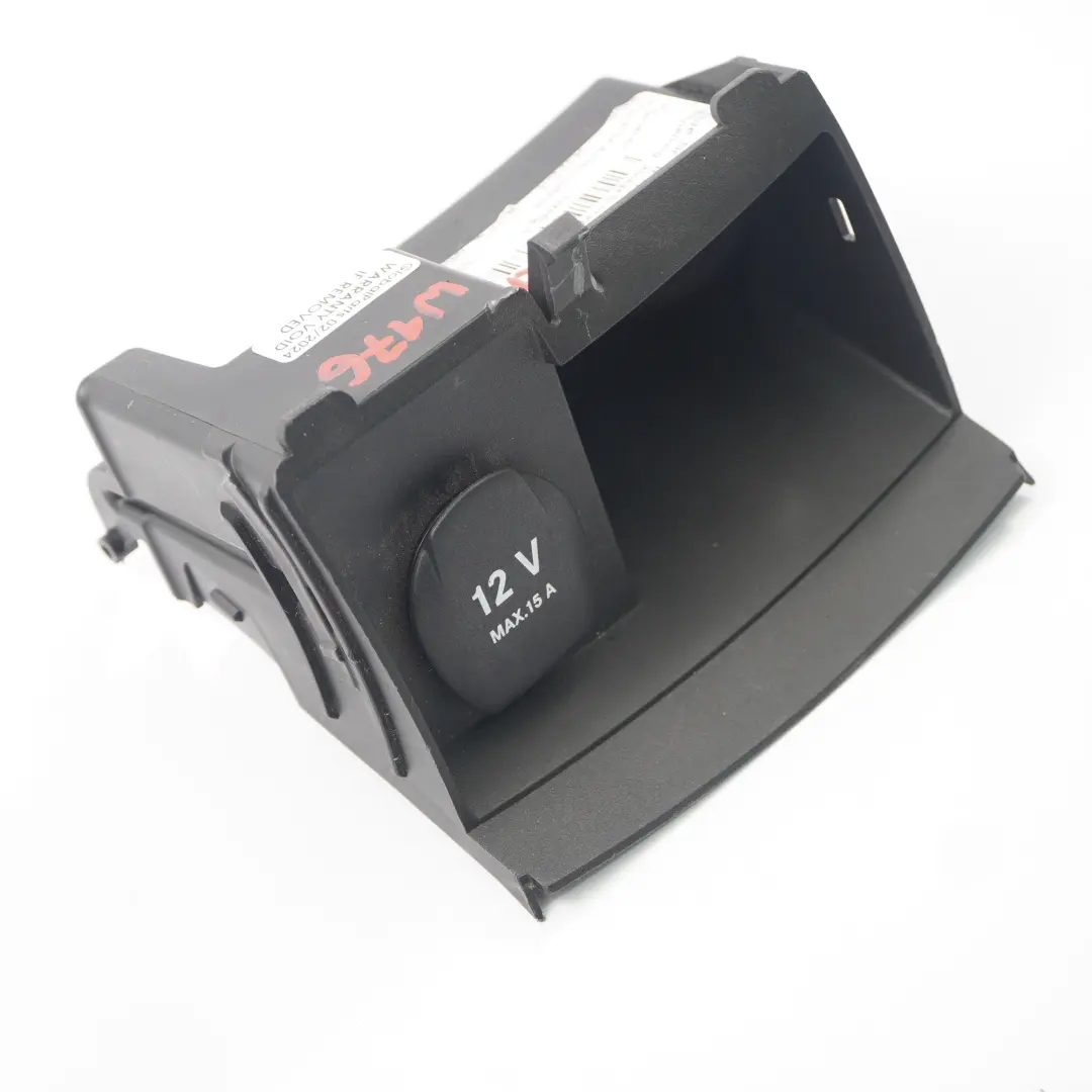 Mercedes W176 Console centrale posteriore Alloggiamento accendino - SKU A1766801050-3 - Numero di parte A1766801050